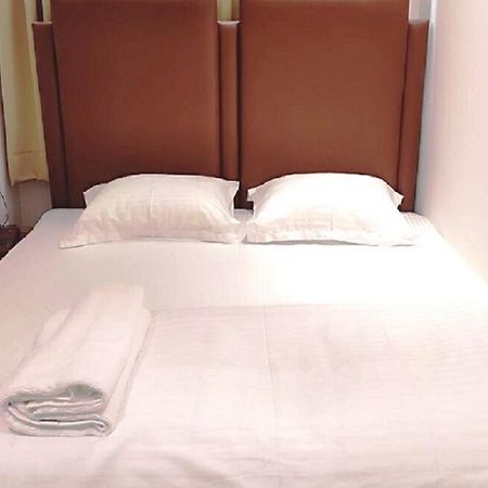 Staymaker Hotel Mohan Palace Baharampur ภายนอก รูปภาพ