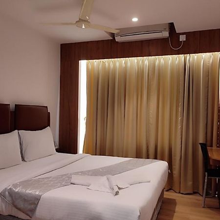 Staymaker Hotel Mohan Palace Baharampur ภายนอก รูปภาพ