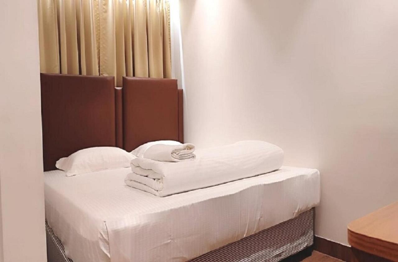 Staymaker Hotel Mohan Palace Baharampur ภายนอก รูปภาพ