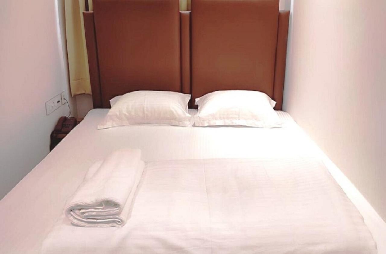 Staymaker Hotel Mohan Palace Baharampur ภายนอก รูปภาพ