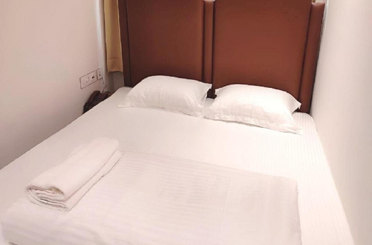 Staymaker Hotel Mohan Palace Baharampur ภายนอก รูปภาพ