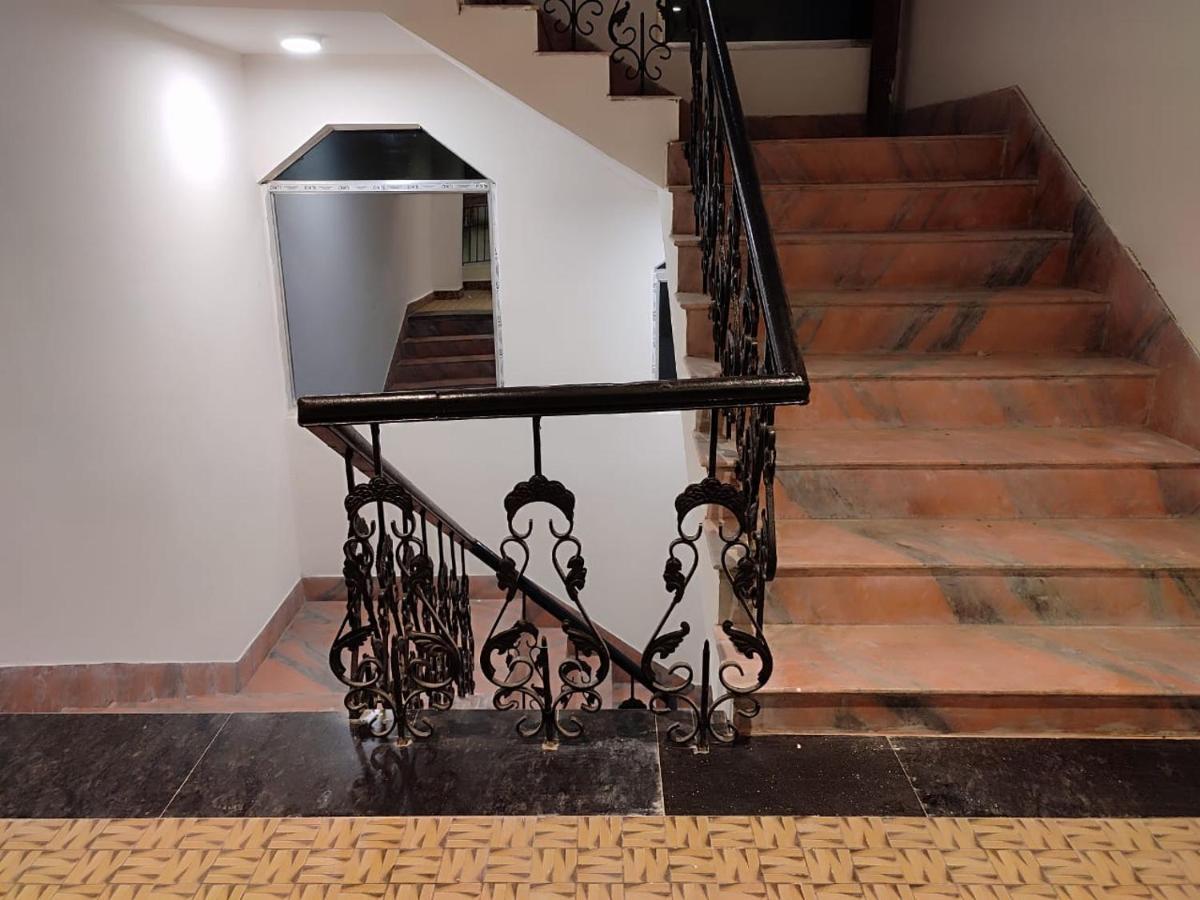 Staymaker Hotel Mohan Palace Baharampur ภายนอก รูปภาพ