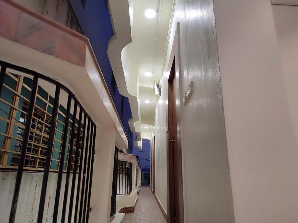 Staymaker Hotel Mohan Palace Baharampur ภายนอก รูปภาพ