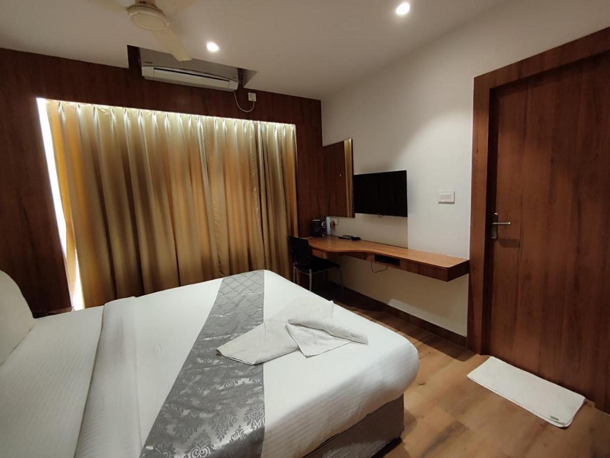 Staymaker Hotel Mohan Palace Baharampur ภายนอก รูปภาพ