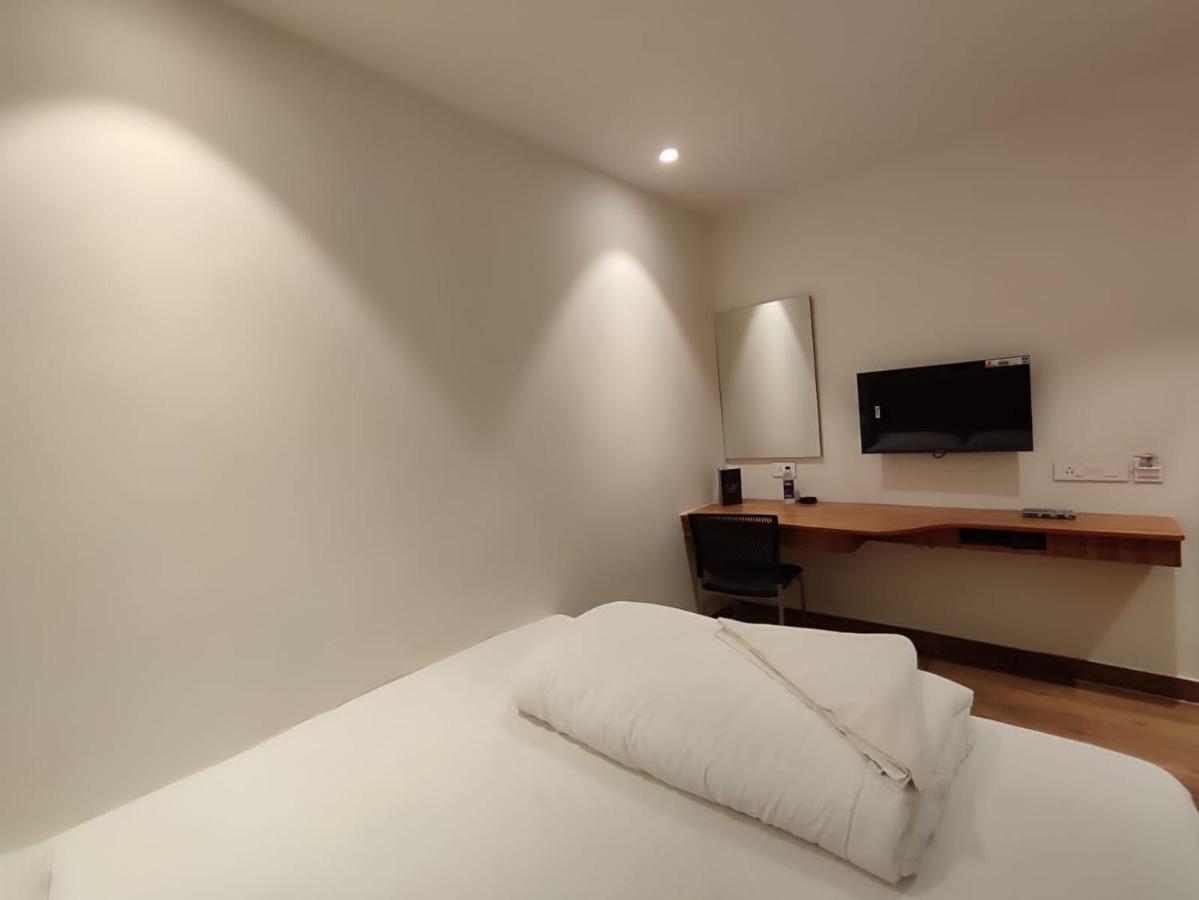 Staymaker Hotel Mohan Palace Baharampur ภายนอก รูปภาพ