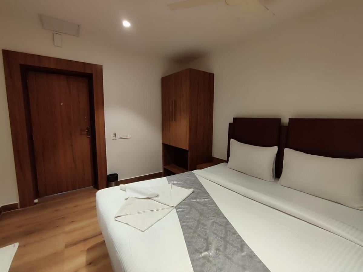 Staymaker Hotel Mohan Palace Baharampur ภายนอก รูปภาพ